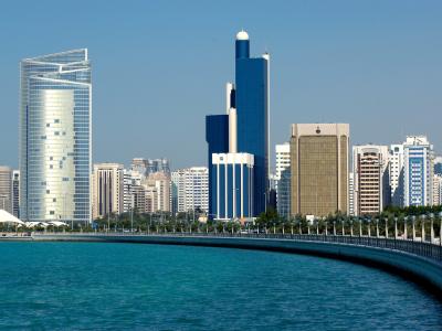 Die Skyline von Abu Dhabi, Hauptstadt der Vereinigten Arabischen Emirate. Abu Dhabi
