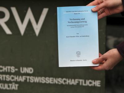 Guttenbergs Dissertation - eine Mogelpackung? Guttenbergs Dissertation