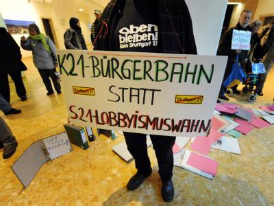 Mit dem Schlichterspruch ist noch längst kein Frieden beim umstrittenen Bauprojekt Stuttgart 21 eingekehrt. Protest gegen Stuttgart 21