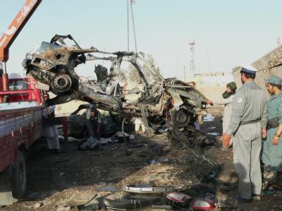 Bei einem Bombenanschlag zerstörtes Auto in Kandahar (Archivbild). Die Zahl der Zwischenfälle in Afghanistan hat sich im Vergleich zu den Vorjahren signifikant erhöht. Bombenanschlag in Afghanistan