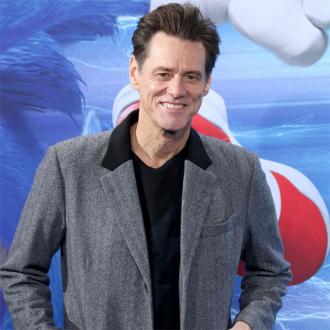 Der amerikanische Comedian spielt immer wieder verrückte, witzige Rollen. In einem Interview verriet er jetzt, woher er die lustige Art hat. Jim Carrey