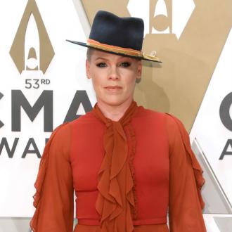 Die Musikerin leidet mit den Menschen in Down Under - betrachtet sie den heißen Kontinent doch als zweites Zuhause. Pink