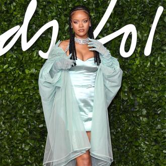 Die R&B-Musikerin steckte ihr ganzes Herzblut und viel kreative Energie in die neue Wimperntusche von Fenty. Rihanna
