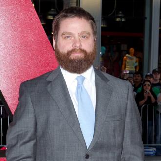 Zach Galifianakis rief Bradley Cooper an, um sich bei ihm dafür zu entschuldigen, dass er ihn einen ''heißen Idioten'' nannte. Zach Galifianakis