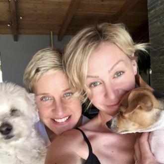 Die Influencerin hat ein neues Label für Kunstpelze gegründet. Die Komödiantin hat eine neue Firma mitbegründet, die sich gegen das Tragen von Pelzen einsetzt. Ellen Degeneres und Portia De Rossi