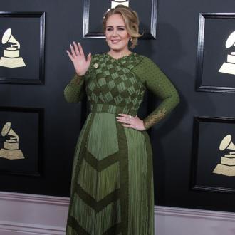 Die Sängerin möchte sich wieder der Musik zuwenden und hat bereits einen Song parat. Dieser handelt von ihrer Scheidung von Simon Konecki. Adele