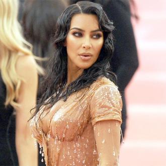 Kim Kardashian West wurde von einem wilden Schwein über einen Strand auf den Bahamas gejagt. Kim Kardashian West