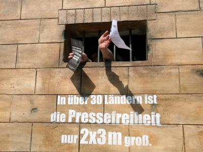 Aktion von Reporter ohne Grenzen (Archivbild). Die Organisation beklagt, dass in der weltweiten Rangliste der Pressefreiheit viele europäische Staaten deutlich abgerutscht seien. Aktion von Reporter ohne Grenzen