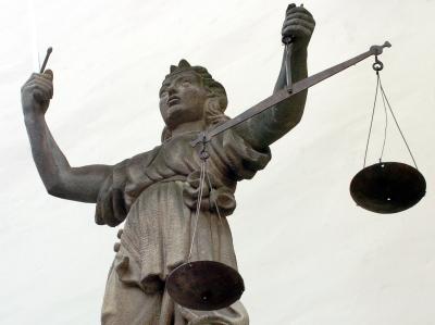 Deutsche Gerichte und Rechtspflege brauchen den internationalen Vergleich nicht zu scheuen: Eine Studie hat Rechtsstaat, Justizsystem und Regierung Bestnoten erteilt. Justitia
