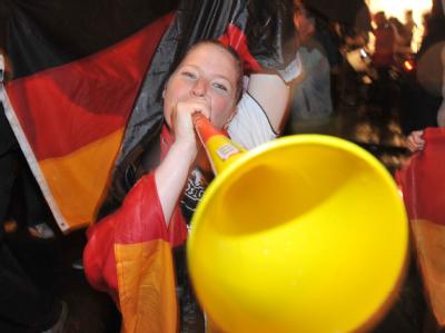 Die Wissenschaft hat festgestellt: Eine Vuvuzela kann Infektionen deutlich stärker verbreiten als Husten oder Schreien. Vuvuzela