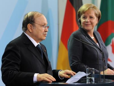 Der algerische Präsident Abdelaziz Bouteflika war im Dezember 2010 zu gast bei Bundeskanzlerin Angela Merkel in Berlin. Abdelaziz Bouteflika und Angela Merkel