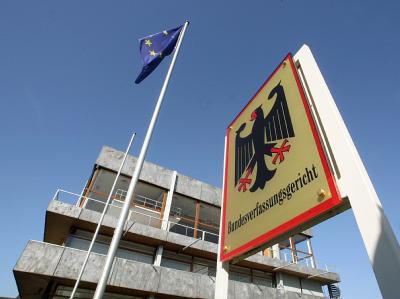 Laut Bundesverfassungsgericht darf ein mutmaßlicher SS-Mörder vor Gericht gestellt worden. Bundesverfassungsgericht in Karlsruhe