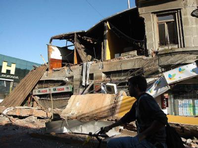 Zerstörte Häuser in Concepción. In der Stadt ist es zu ersten Plünderungen gekommen. Erdbeben in Chile