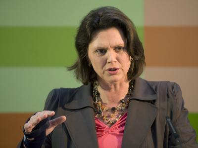 Verbraucherschutzministerin Aigner hält eine Verknüpfung der Geodaten von Google Street View mit privaten Infos für heikel. Ilse Aigner