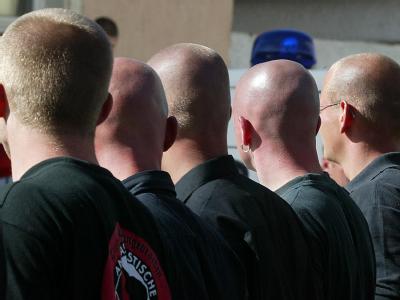 Neonazis in Wunsiedel (Archivfoto). Der Volksverhetzungsparagraf verstößt laut Bundesverfassungsgericht nicht gegen das Grundgesetz. Neonazis