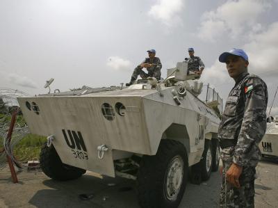 UN-Soldaten in Abidjan: Nach Schätzungen der UN sind bei den Unruhen nach den Präsidentenwahlen 170 Menschen ums Leben gekommen. Auch von Folter und Misshandlung ist die Rede. (Archivbild). UN