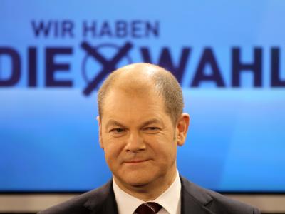 Der Spitzenkandidat der Hamburger SPD, Olaf Scholz, kann zufrieden sein: Die Sozialdemokraten können alleine regieren. Olaf Scholz