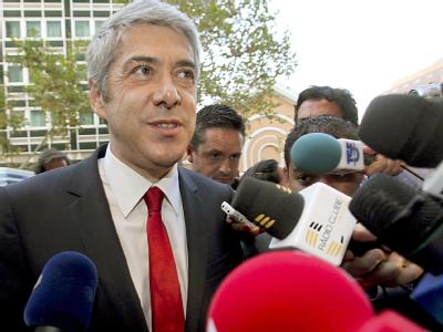 Portugals Premierminister José Sócrates kann im Amt bleiben. José Sócrates