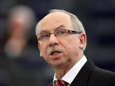EU-Haushaltskommissar Janusz Lewandowski will direkt bei den Bürgern kassieren. Doch Finanzminister Schäuble erteilt ihm eine klare Absage. (Archivbild) Janusz Lewandowski