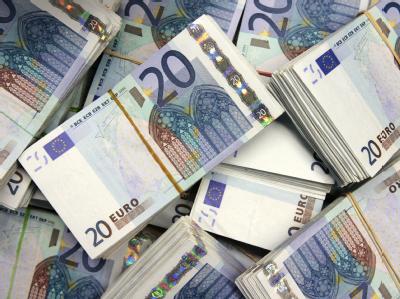 Der Zuschuss für die Bundesagentur für Agentur soll mit 16 Milliarden geringer ausfallen als veranschlagt. Euroscheine