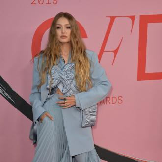 Die 24-Jährige, die zuvor das ehemalige One Direction-Mitglied Zayn Maik datete, wurde nun bei mehreren Dates mit dem 'Bachelorette'-Star in den letzten Wochen gesehen. Gigi Hadid