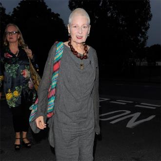 Die berühmte Designerin und Umweltschützerin warnt die Menschheit vor zu großem Konsum und bitte um nachhaltiges Kaufen und Recyceln. Vivienne Westwood