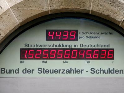 Schuldenuhr des Bundes der Steuerzahler am 29.01.2009. Jetzt hat das Kabinett den Entwurf für die mit Abstand größte Neuverschuldung in der bundesdeutschen Geschichte gebilligt. Schuldenuhr