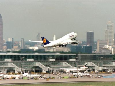 Die Panne im Kontrollsystem des Frankfurter Flughafens soll untersucht werden. Frankfurter Flughafen