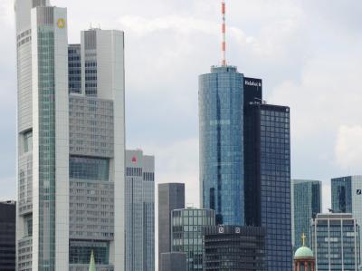 Die Beteiligung der internationalen Banken an der Rettung Griechenlands bleibt umstritten. Banken in Frankfurt