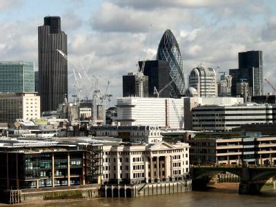 Blick auf das Londoner Bankenviertel. gelten als schwierig. Großbritannien und andere Länder halten aus Sorge um ihre Finanzplätze wenig von internationale Finanzmarktregeln. Bankenviertel von London