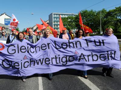 «Die Bundesregierung missbraucht die Zuwanderungspolitik, um die Konkurrenz auf dem Arbeitsmarkt zu erhöhen und fördert das Dumping bei den Entgelten», meint IG-Metall-Vorstand Christiane Benner. Foto: Uwe Zucchi / Archiv DGB-Kundgebung