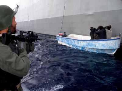 Attacke rechtzeitig abgewehrt: Die griechische Marine stellte im April Piraten im Golf von Aden. Deutsche Reeder reden über Schutz durch die Bundesmarine. Marine hält Piraten in Schach