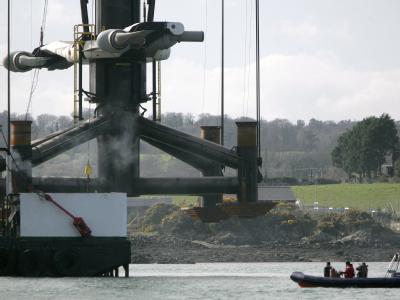 Enregie-Technologien der Zukunft sind Photovoltaik, Wasserkraft sowie Wind- und Solarenergie. Turbine für Gezeitenkraftwerk