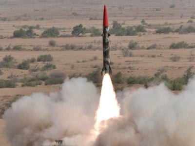 Raketentest in Pakistan: Indien und Pakistan sind nach Sipri-Angaben dabei, neue Trägersysteme für Atomsprengköpfe zu entwickeln. Foto: Inter Service Public Relations Raketentest in Pakistan