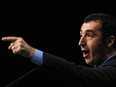 Eine Koalition mit den Piraten schließt Grünen-Chef Cem Özdemir nicht auf alle Zeiten aus. Foto: Marcus Brandt / Archiv Özdemir