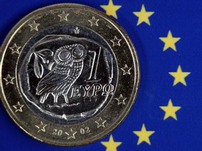 Griechische Euromünze: Die schwarz-gelbe Koalition trägt den Griechenland-Kurs mit - unter Auflagen. Auf die Griechen kommen härtere Zeiten zu. Griechenland