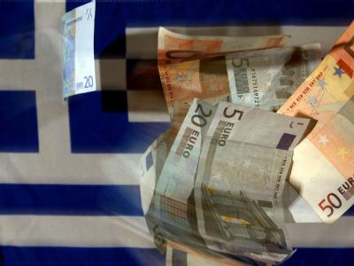 Allein dieses Jahr muss Athen mehr als drei Milliarden Euro sparen. Foto: Oliver Berg Euro-Banknoten