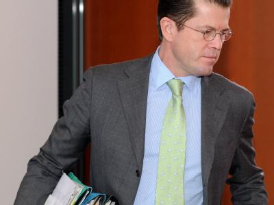 Soll bis 2014 insgesamt 8,3 Milliarden Euro zur Haushaltssanierung beitragen: Bundesverteidigungsminister Karl-Theodor zu Guttenberg. (Archivbild) zu Guttenberg