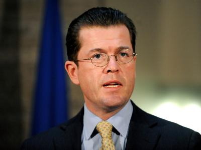 Die Universität Bayreuth hat Ex-Verteidigungsminister Karl-Theodor zu Guttenberg (CSU) «vorsätzliches wissenschaftliches Fehlverhalten» bei seiner Doktorarbeit bescheinigt. Karl-Theodor zu Guttenberg
