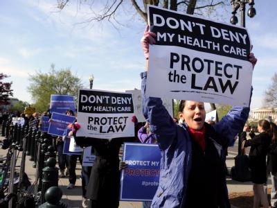 Befürworter der US-Gesundheitsreform demonstrieren vor dem Obersten Gericht. Foto: Michael Reynolds/Archiv Befürworter der Gesundheitsreform