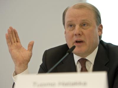 Vattenfall-Europachef Tuomo Hatakka rechnet zwar nicht mit Engpässen bei der Stromversorgung, doch werde die Energiewende die Verbraucher einiges kosten. Foto: Arno Burgi / Archiv Hatakka