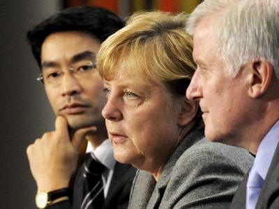 Die Liste der Streitpunkte ist lang: Auch beim Treffen der drei Parteichefs dürfte nicht alles abgeräumt werden. Foto: Maurizio Gambarini Rösler, Merkel und Seehofer