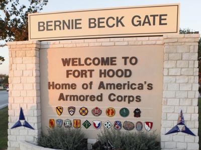 Eingangstor zum Militärstützpunkt Fort Hood in Texas. Fort Hood