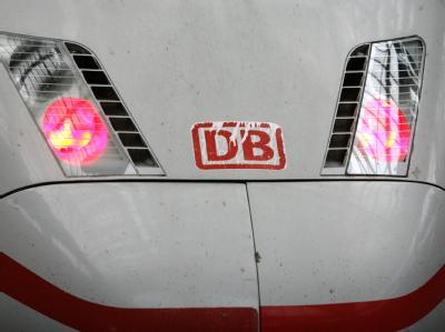 Ein ICE ist in einem Tunnel bei Vaihingen an der Enz in Baden-Württemberg mit 420 Passagieren an Bord steckengeblieben. (Symbolbild) ICE