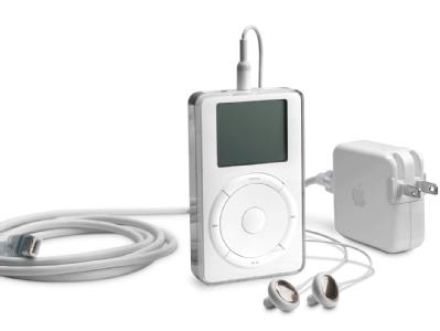 Jobs wurde von vielen belächelt als er 2001 den Musikplayer iPod vorstellte. Das Gerät - obwohl teurer als Konkurrenzangebote - wurde jedoch schnell zum Marktführer. Foto: Apple iPod