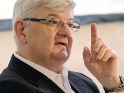 Ex-Außenminister Joschka Fischer greift Angela Merkel mit drastischen Worten an. Foto: Roland Schlager/Archiv Joschka Fischer