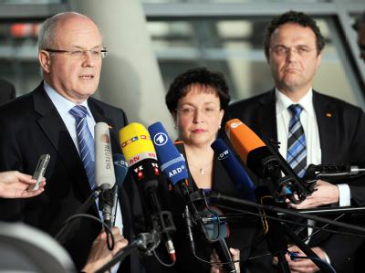 Die schwarz-gelbe Koalition will sich für eine internationale Finanztransaktionssteuer einsetzen. Unionsfraktionschef Volker Kauder, die FDP-Fraktionsvorsitzende Birgit Homburger und CSU-Landesgruppenchef Hans-Peter Friedrich informieren am Dienstag die P Koalition zu Finanzsteuer