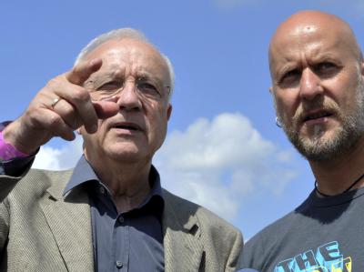 Fritz Pleitgen (l) und Rainer Schaller, Loveparade Geschäftsführer: Der Cheforganisator der Kulturhauptstadt «Ruhr.2010», Fritz Pleitgen, fühlt sich nach der Katastrophe bei der Loveparade in Duisburg mit in der Verantwortung. Pleitgen (l) und Schaller