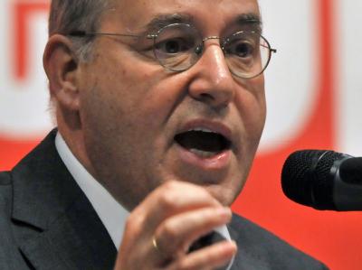 Gregor Gysi fordert auf dem Landesparteitag der Thüringer Linken einen Untersuchungsausschuss zu dem von einem deutschen Oberst befohlenen Luftschlag nahe Kundus. Gysi