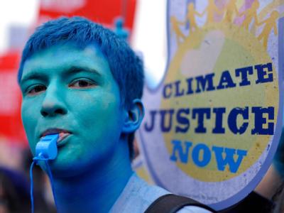 Ein Klimaaktivist bei einer Demonstration in London. Demonstration in London